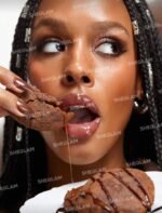 ⁦Glaze Moisturizing Lip Gloss-Cocoa Cookie⁩ - الصورة ⁦3⁩